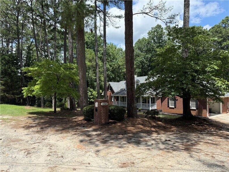 Building Photo - 12265 King Cir
