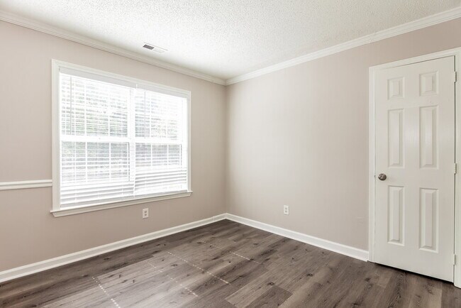 Building Photo - 10021 Northwoods Forest Dr