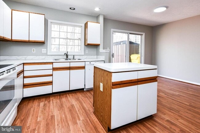 Building Photo - 2156 Commissary Cir