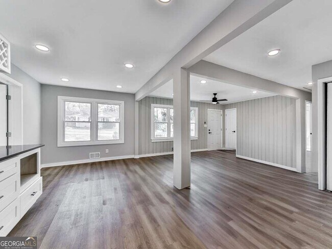 Building Photo - 5205 Silhouette Ln SW