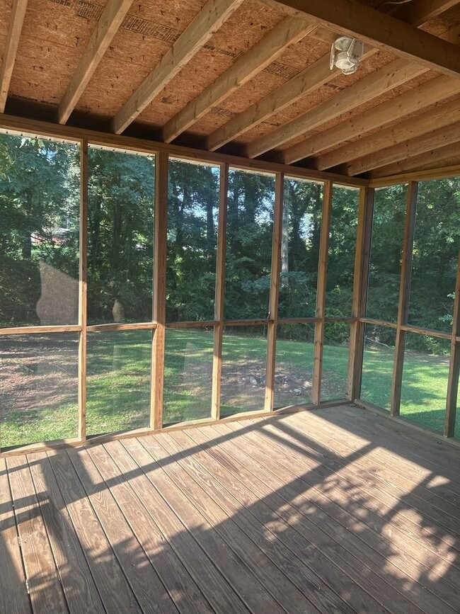 Building Photo - 318 Crescent Dr