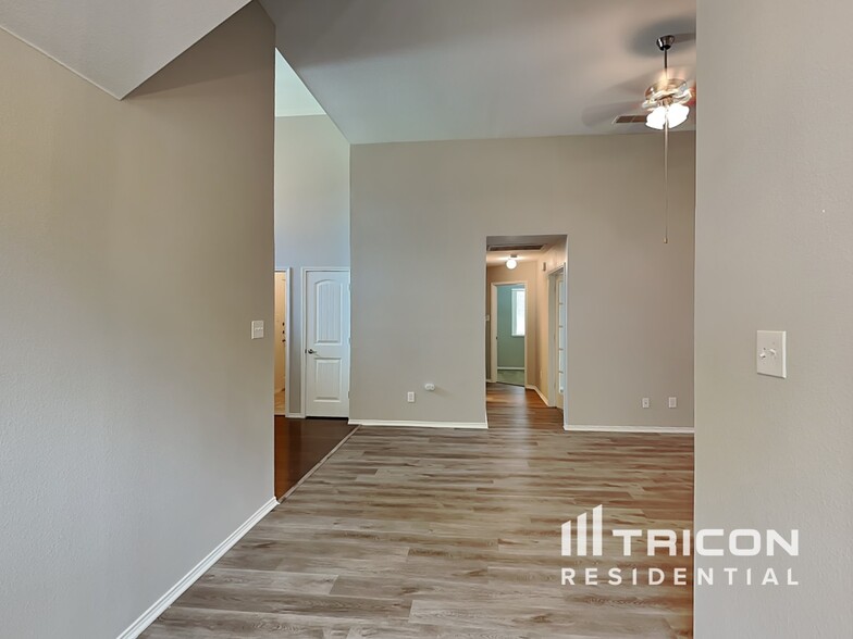 Building Photo - 88 Post Oak Dr