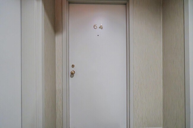 Building Photo - 100 Shearwater Ct E