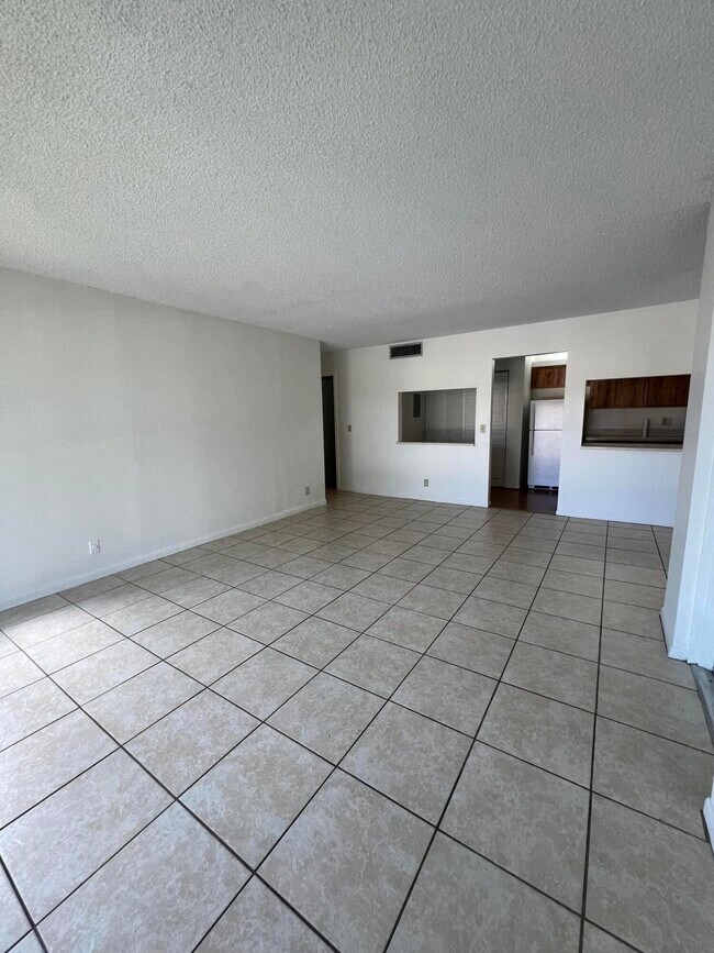 Building Photo - 706 Sunny Pine Way