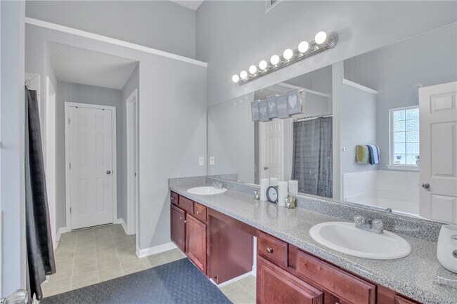 Building Photo - 4240 N Braves Cir