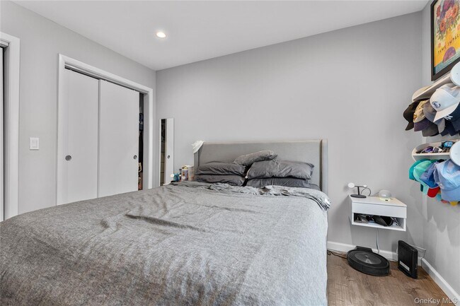 Building Photo - 616 E Broadway