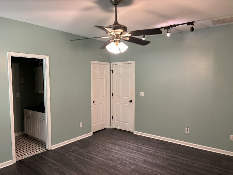 Building Photo - 2582 Oak Bluff Dr