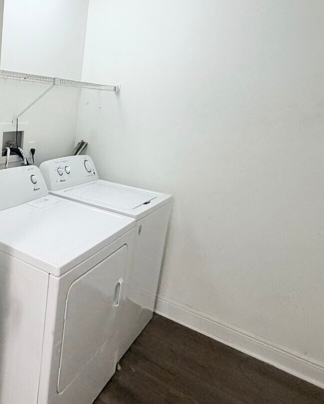 Building Photo - 5720 Rock Island Rd