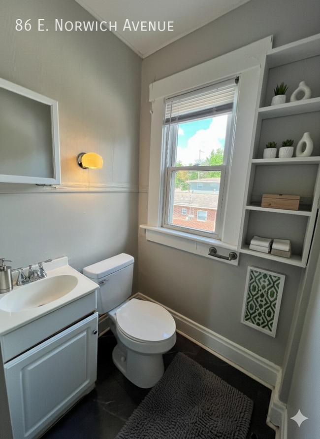 Building Photo - 86 E Norwich Ave