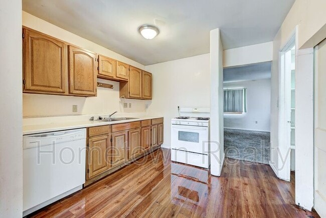 Building Photo - 2200 N St Luke Ave