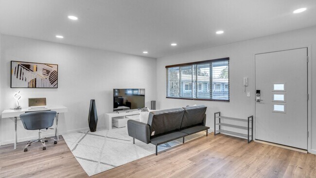 Building Photo - 1980 California St