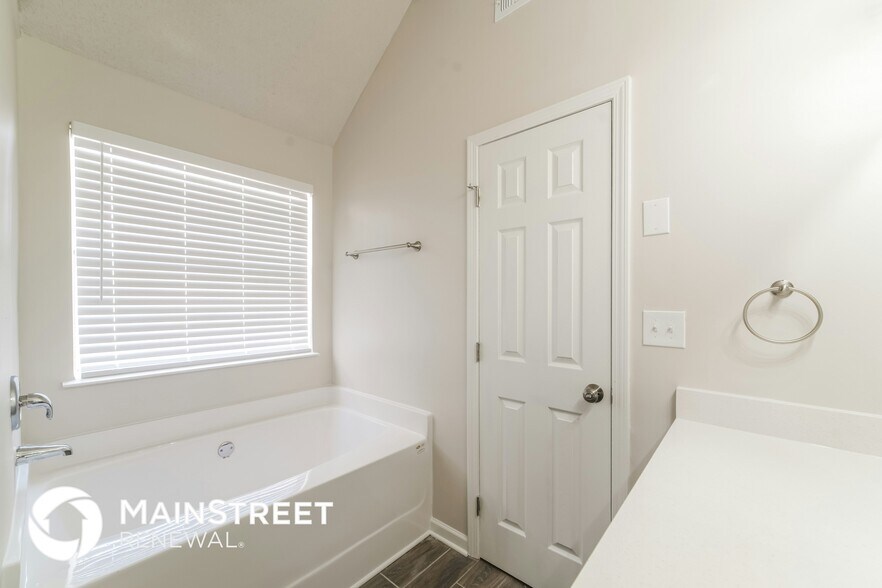 Building Photo - 3265 Trail Point