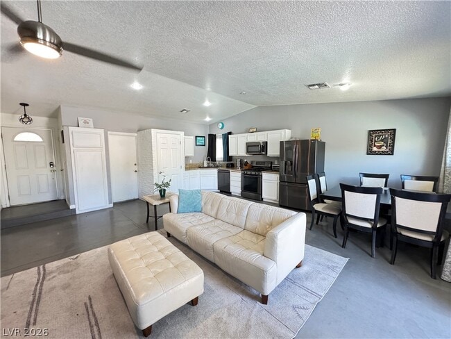 Building Photo - 7267 Sixshooter Dr