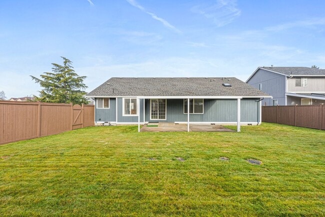 Building Photo - Beautiful 3-Bedroom, 2-Bath Home on a Corner Lot in Spanaway