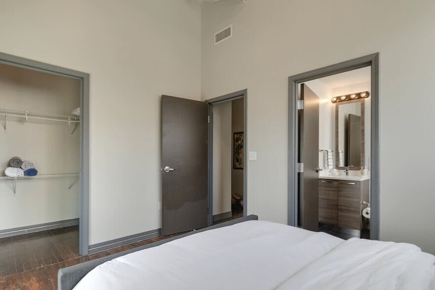 Building Photo - 500 S Ervay St