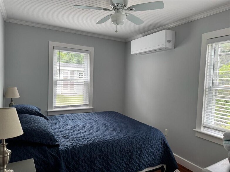 Building Photo - 53 Center Ave