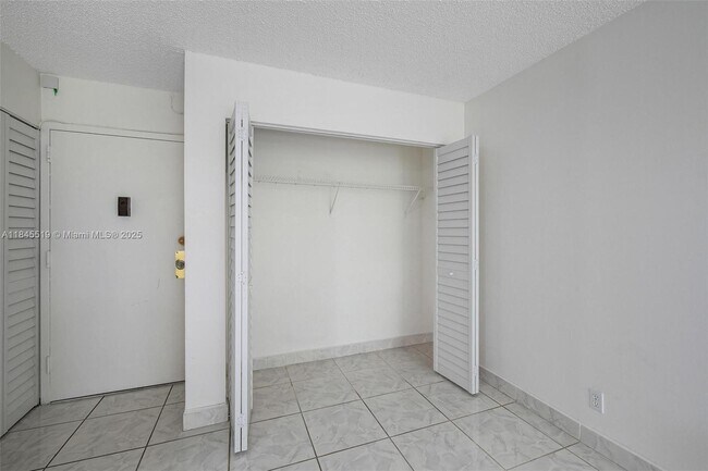 Building Photo - 16909 N Bay Rd