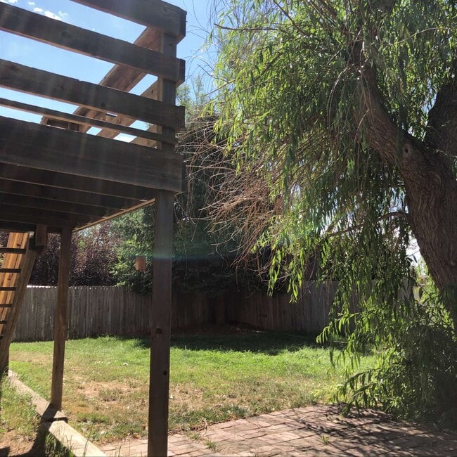 Building Photo - 725 Marigold Ln