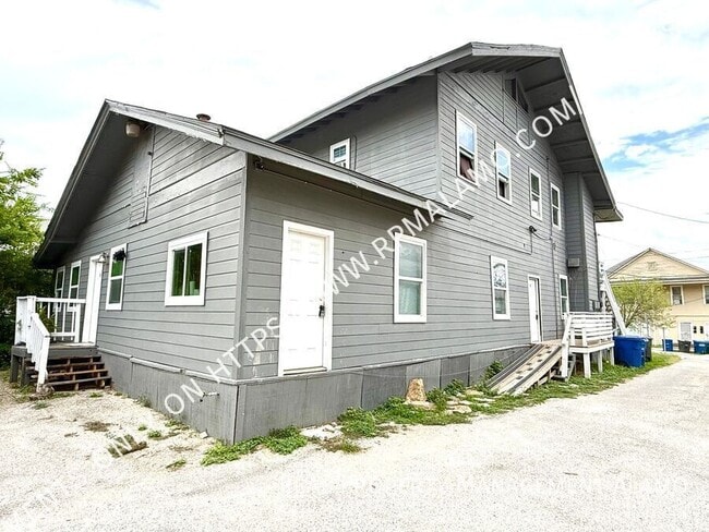 Building Photo - 1137 W Ashby Pl