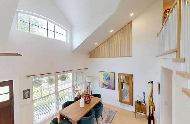 Building Photo - 2207 Periwinkle Ln
