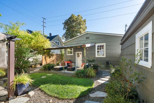 Building Photo - 4115 SE Gladstone St