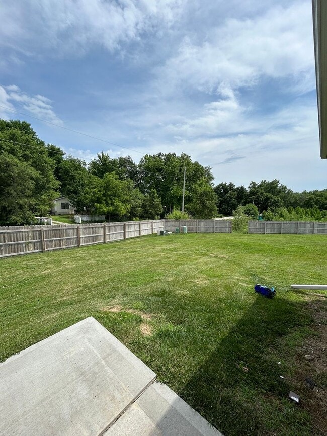 Building Photo - Spacious 4 Bedroom Duplex Near Village Pointe
