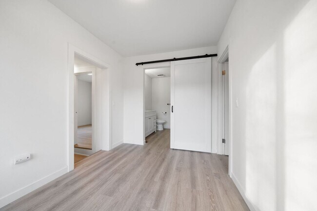 Building Photo - 7414 NE 6th Ave