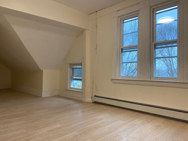 Building Photo - 96 Hill St