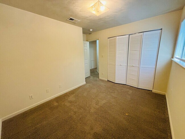 Building Photo - 400A Berryfield Lane