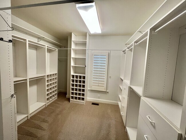 Building Photo - 508 Stefan Ct