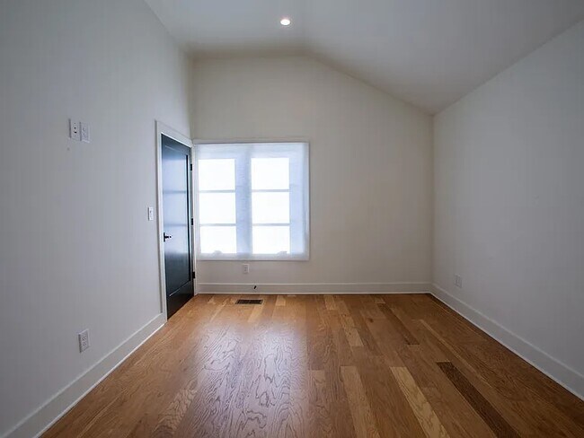 Building Photo - 130 2nd St