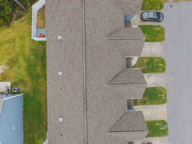 Building Photo - Welcome to Stonebay Townhomes!