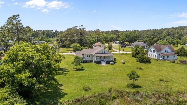 Building Photo - 3 Bed 2 Bath Marshallberg Home Available now