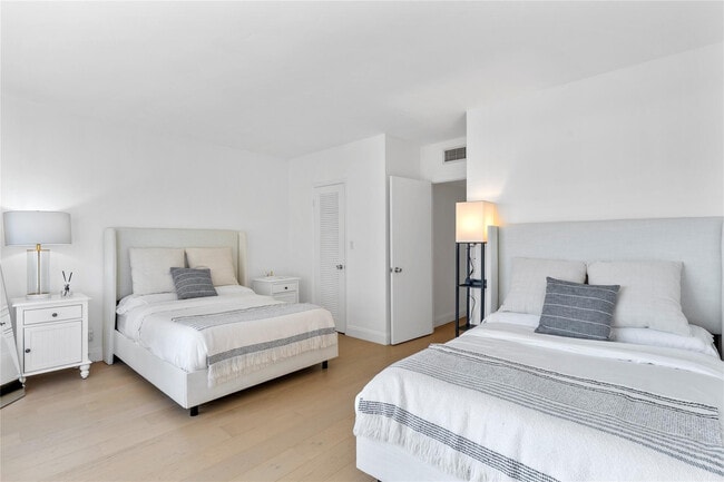 Building Photo - 3850 Galt Ocean Dr