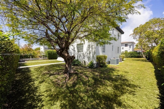 Building Photo - 953 SW 11th St
