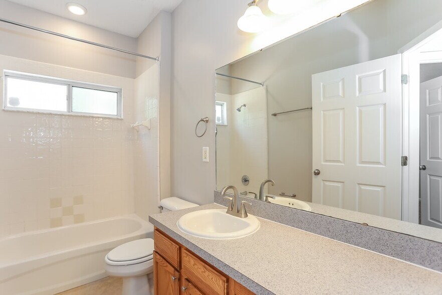 Building Photo - 3014 Piedmont Manor Dr