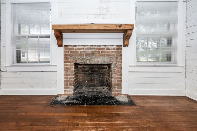 Building Photo - Cute 2 Bed 1 Bath in Pascagoula