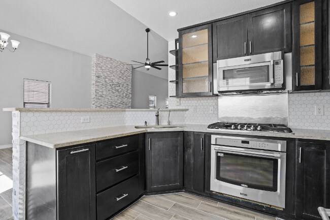 Building Photo - 14032 Tierra Vergel Dr