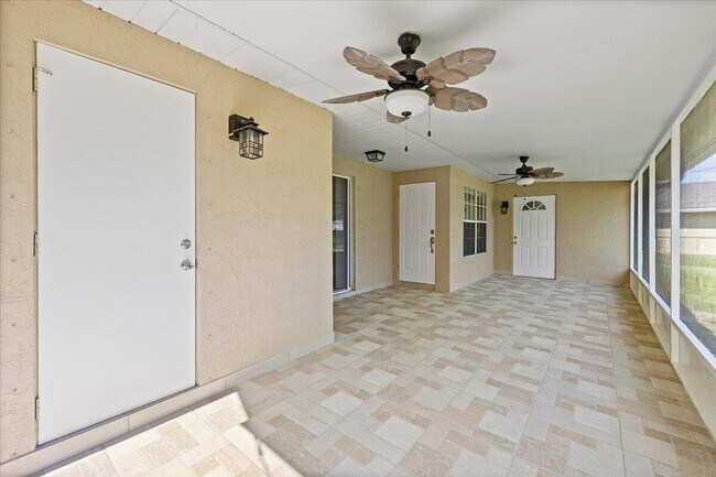Building Photo - 2385 SW Neal Rd