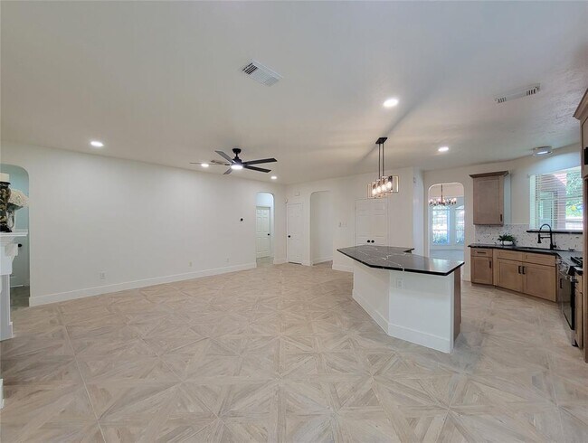 Building Photo - 218 Windrift Ct