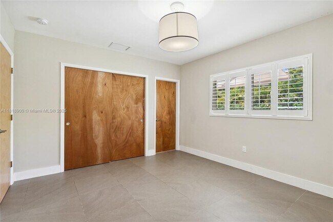 Building Photo - 601 Tibidabo Ave