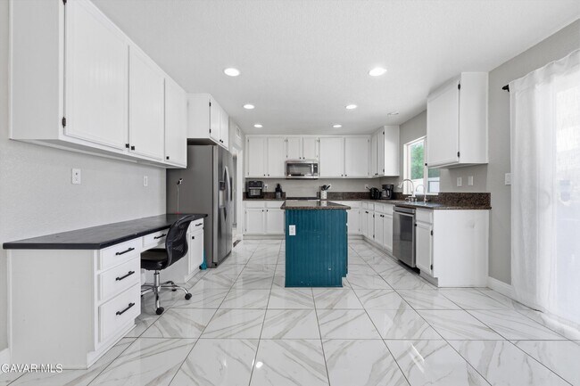 Building Photo - 1638 Miki Way
