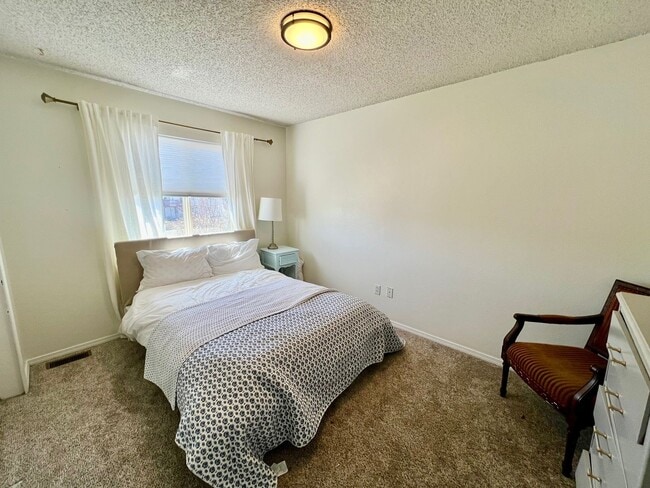 Building Photo - Gorgeous 4 Bedroom Home in Wagon Trails Neighborhood with Walking Trail Access!