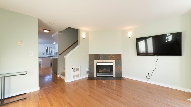 Building Photo - 3606 22nd Ave W