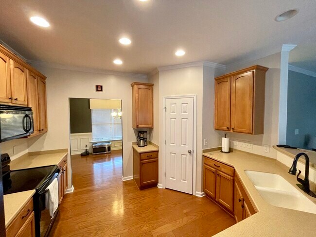 Building Photo - 2600 Taton Ct