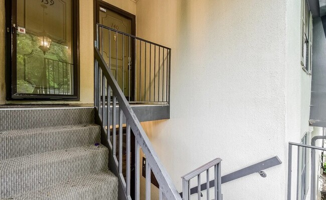 Building Photo - 140 Lablanc Way NW