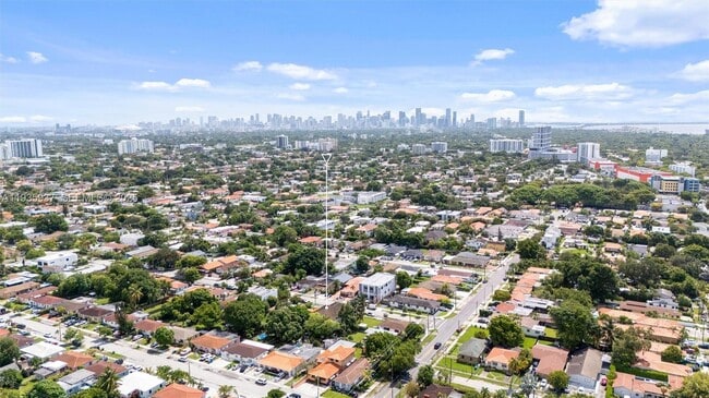 Building Photo - 2784 SW 34th Ave