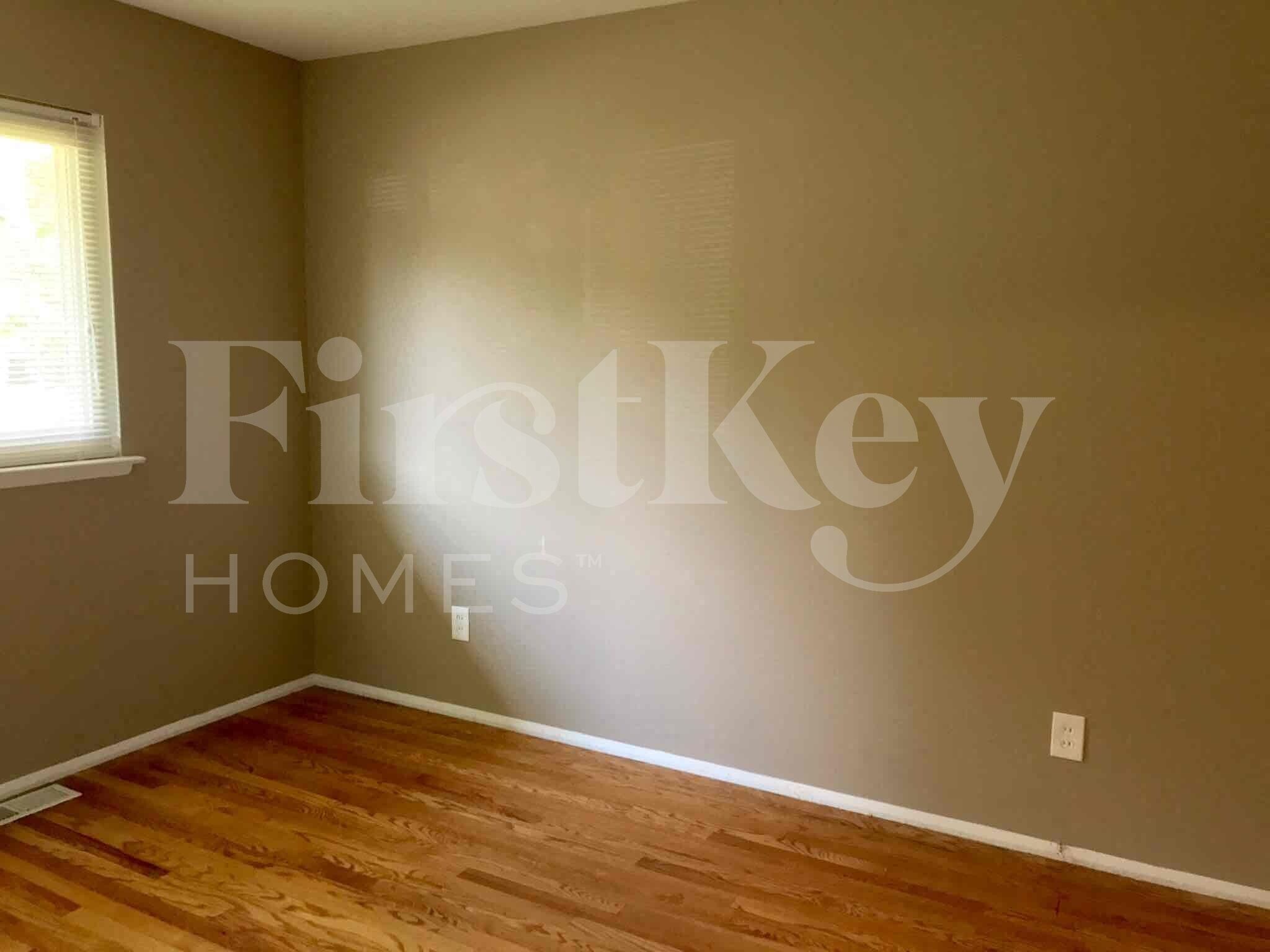 Building Photo - 910 Claver Ln