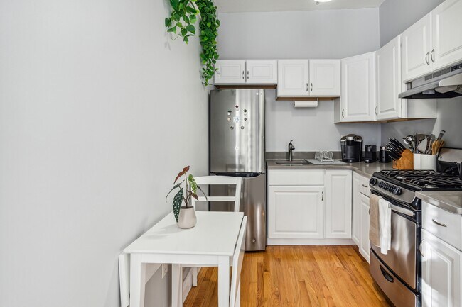 Building Photo - 28 Pinckney St