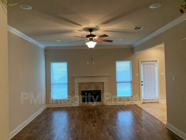 Building Photo - 315 Forest Grove Dr